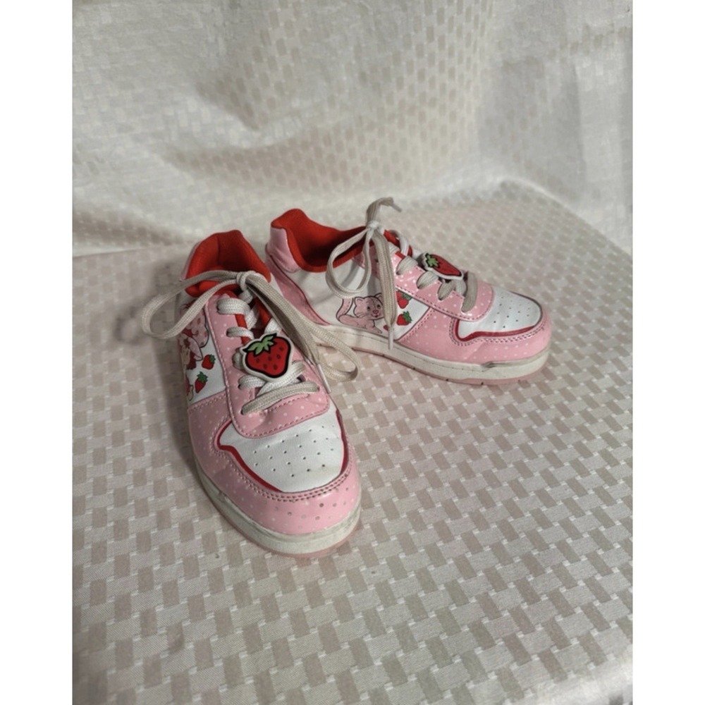 Strawberry Shortcake Shoes Kids 2M Girls Sneakers Great Condition